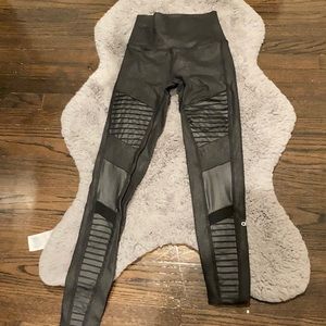Alo yoga Coated black moto leggings worn 2x